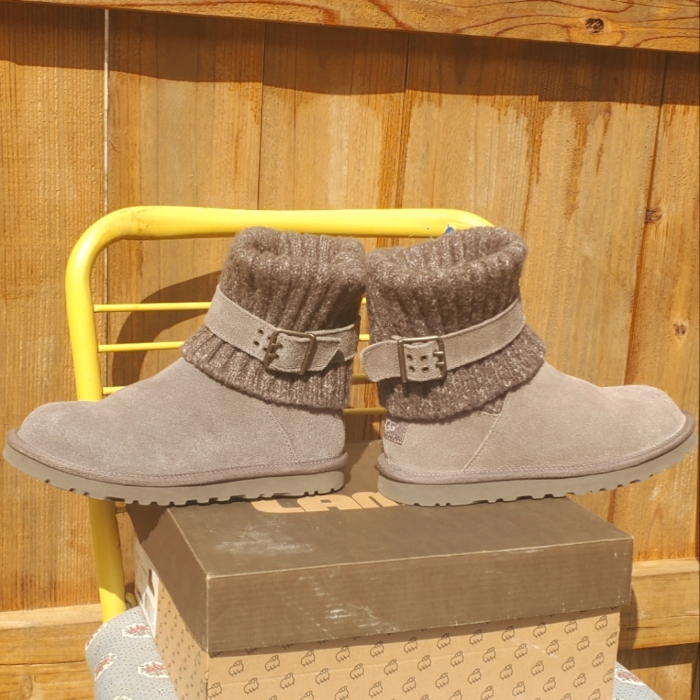 UGG Cambridge Boot 1006013 Gray Suede sz7  w/ buckle New, never worn
